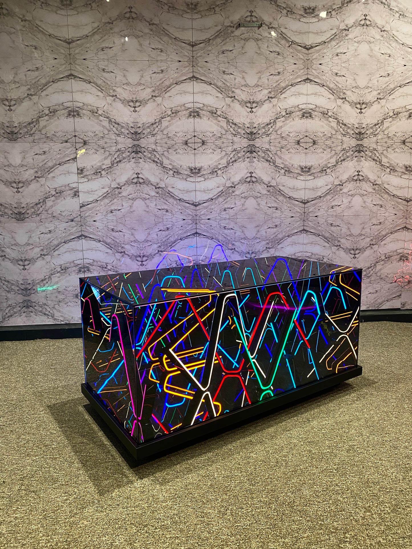 "Electric Jungle™ – Infinity Neon Mirror Table"