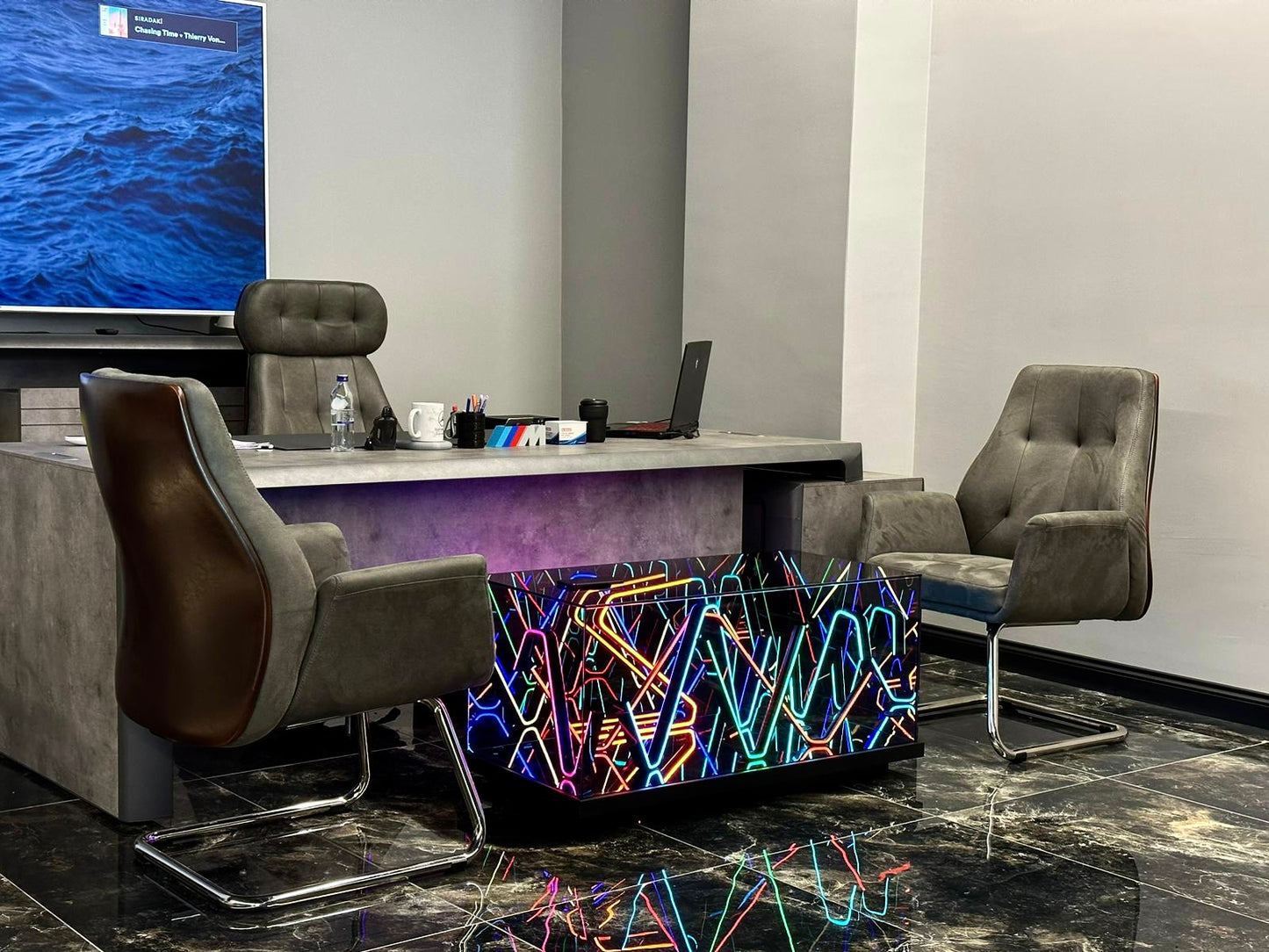 "Electric Jungle™ – Infinity Neon Mirror Table"
